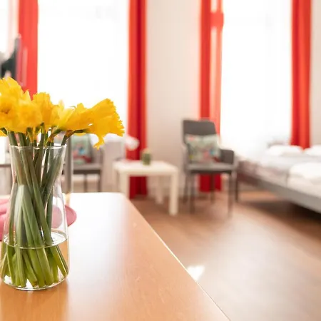 City Studio For 2, Near Sonnenallee Apartment