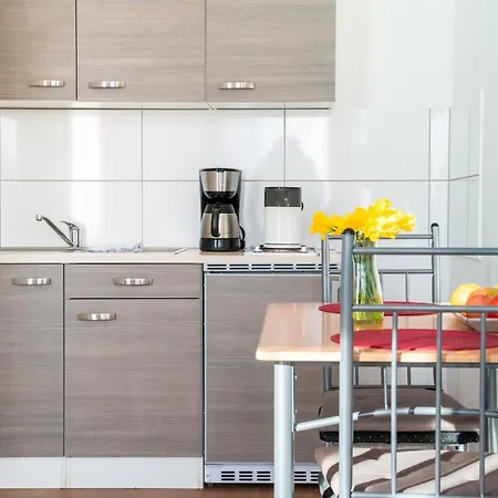 City Studio For 2, Near Sonnenallee Apartment